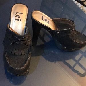 L.e.i.  size 8  suede fringed studded mule clogs